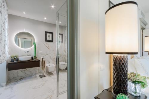 Ένα μπάνιο στο Casa Antonia Luxury 2 Bedrooms Apartment