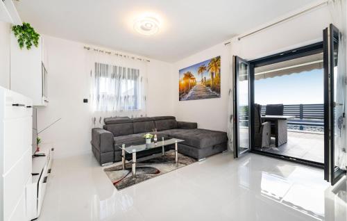 a living room with a couch and a table at Stunning Home In Maslenica With Wifi in Maslenica