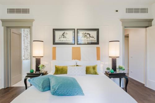 Ένα ή περισσότερα κρεβάτια σε δωμάτιο στο Casa Antonia Luxury 2 Bedrooms Apartment