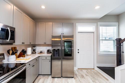 Η κουζίνα ή μικρή κουζίνα στο Creekside Bungalow Park Circle 15m dtwn CHS