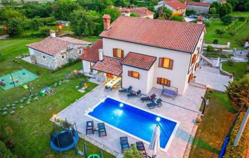 Bazén v ubytování Villa Milena nebo v jeho okolí