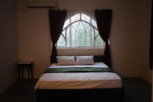 a bed in a room with a window at Le Serene Independent Beach Villa in Kottakupam