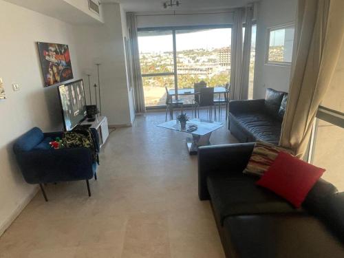 Χώρος καθιστικού στο Marina towers מלון דירות