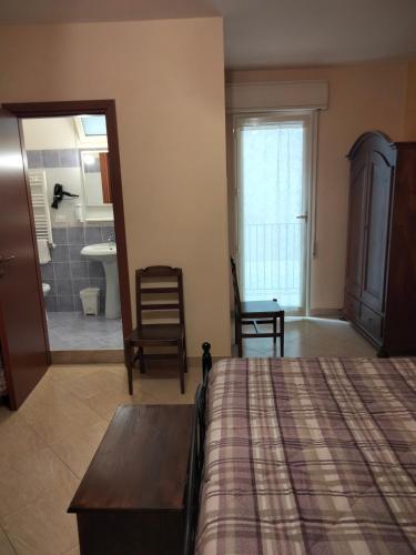 Postel nebo postele na pokoji v ubytování THE BEST ROOMS & APARTMENTS - Parcheggia gratis sotto casa ed entra -