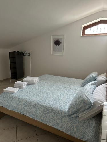 a bedroom with a bed with pillows on it at Dimora dei Colli in Pignataro Maggiore