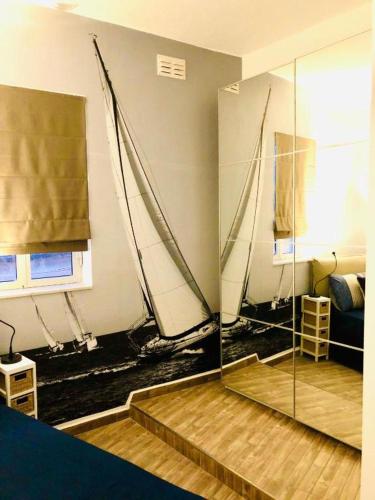 Una televisión o centro de entretenimiento en Nautilus