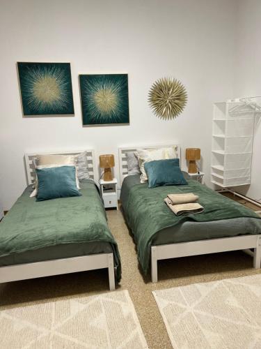 two beds sitting next to each other in a bedroom at Casa della Pesa in Faenza