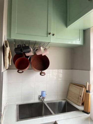 O bucătărie sau chicinetă la Lofty Living in Tsholofelo West- Gaborone - 2 bed