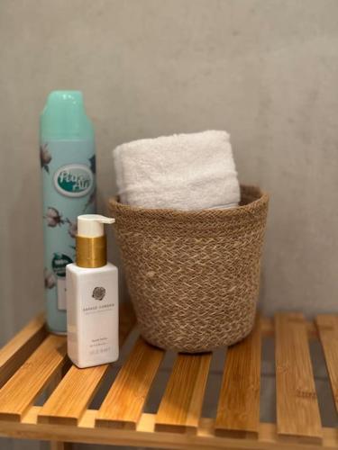 a shelf with a bottle of soap and a basket of towels at Zentrale Wohnung in Graz SOVA 2 in Graz
