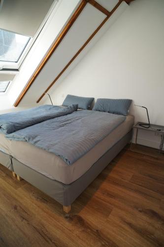 a bed in a room with a roof at Ada Düne in Helgoland