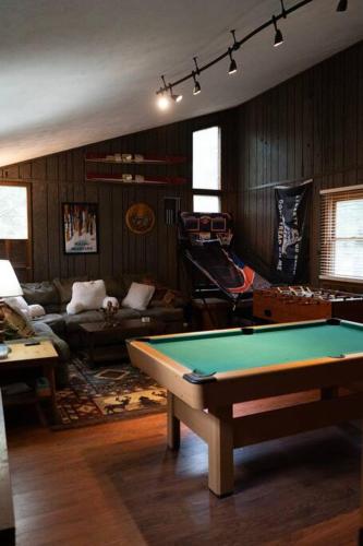 a living room with a pool table in it at Racc00ns Retreat in Lake Harmony