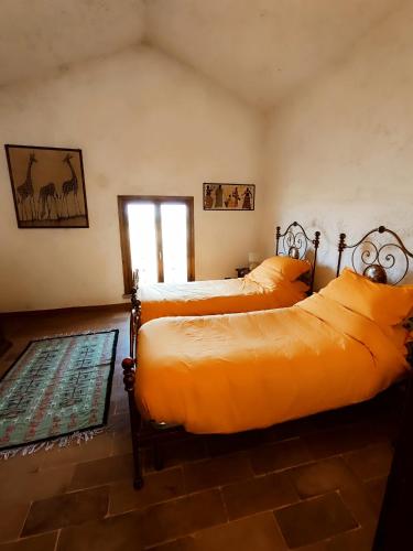 a bedroom with two beds and a window at Caput Mundi in Codemondo