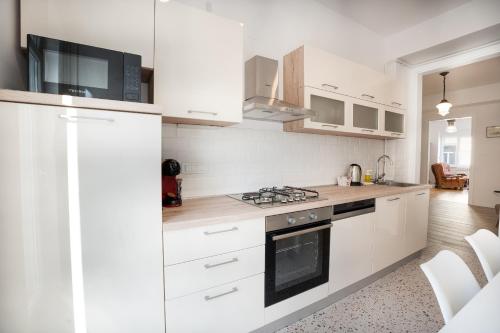 Flexible SelfCheckIns Zagreb 283 - 2 Bedroom Apartment - Loggia - City Centre - Keybox Entry