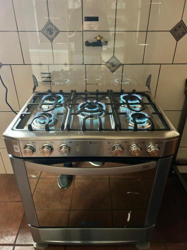 a stove top oven sitting in a kitchen at Estrellas de Elqui in Algarrobito