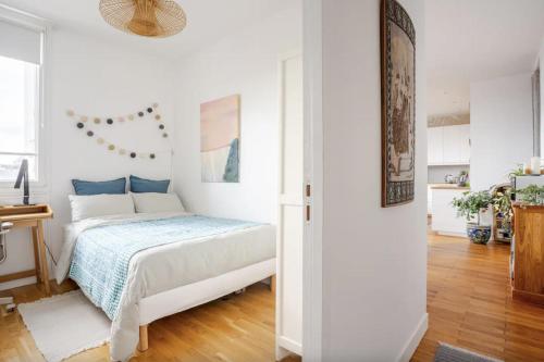 Ένα ή περισσότερα κρεβάτια σε δωμάτιο στο Chambre chez l'habitant - Arty & Élégante - SDB privée