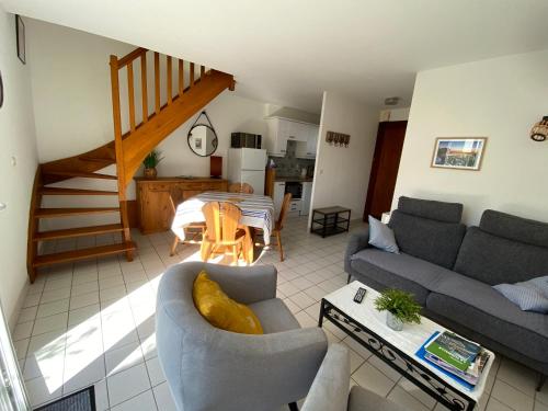 Posezení v ubytování Maison, 2 chambres, 400m de la plage.