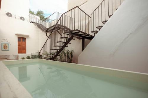 a house with a swimming pool and stairs at Hotel Boutique Casa Jade in Campeche