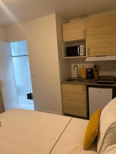 Η κουζίνα ή μικρή κουζίνα στο Appartement R