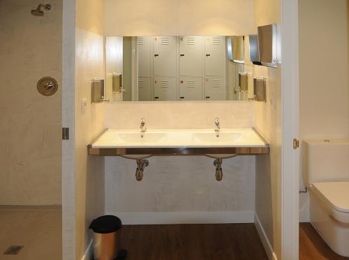 a bathroom with a sink and a toilet at Albergue Guiana in Ponferrada
