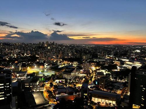 Pemandangan umum bagi Belo Horizonte atau pemandangan bandar yang diambil dari apartmen
