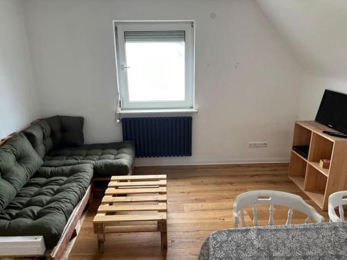 a living room with a couch and a window at Charmante, helle Wohnung mit Garten nahe Legoland in Nersingen