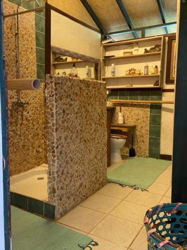 Kuchyň nebo kuchyňský kout v ubytování Fare BAMBOO avec PALAPA et piscine partagée