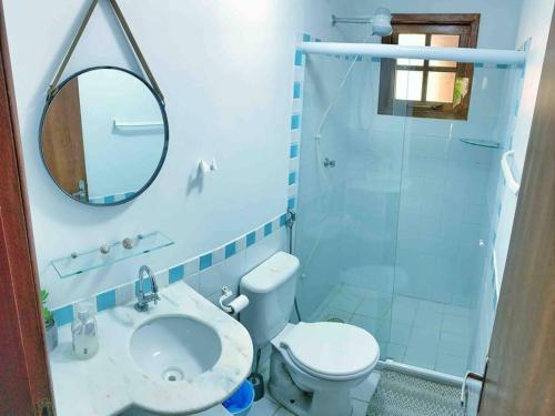 Bilik mandi di Casa em condomínio com lazer de frente para praia