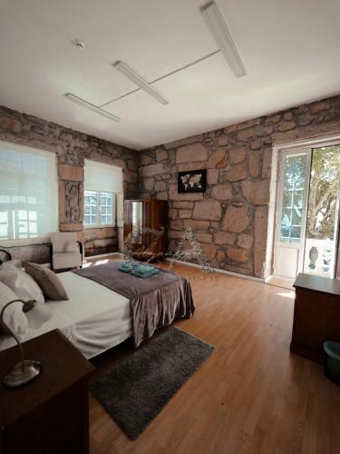 Ένα ή περισσότερα κρεβάτια σε δωμάτιο στο Casa dos artistas