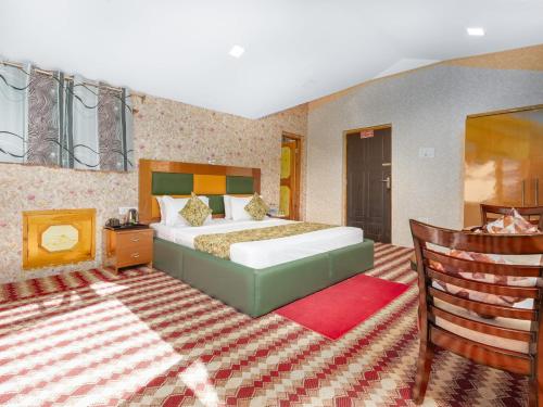 a bedroom with a large bed in a room at Hotel River View Resort in Pahalgām