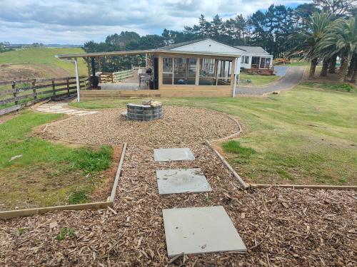 a backyard with a building with a house at Apartment 1 in Auckland