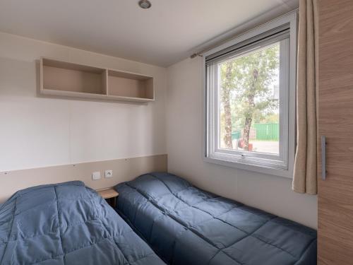 Gallery image of Mobil-home 6 pers, camping 3 étoiles à 5km de l'océan, piscine chauffée, activités familiales - FR-1-50-144 in Saint-Julien-en-Born