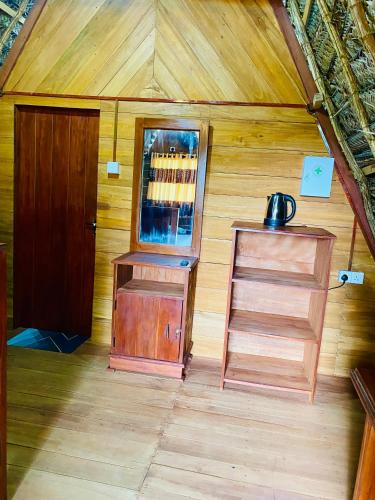 Φωτογραφία από το άλμπουμ του Lake side wood cabana σε Hiriwadunna