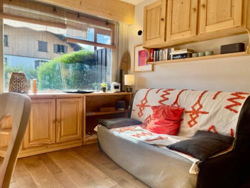 Photo de la galerie de l'établissement Studio cosy avec terrasse dans quartier calme à Samoëns - FR-1-624-166, à Samoëns