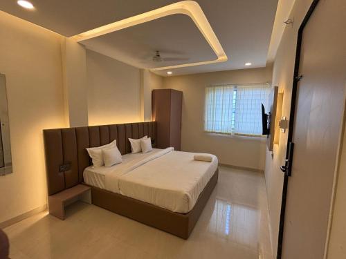 a bedroom with a large bed in a room at Hotel Vilaasitaa vijay nagar in Indore