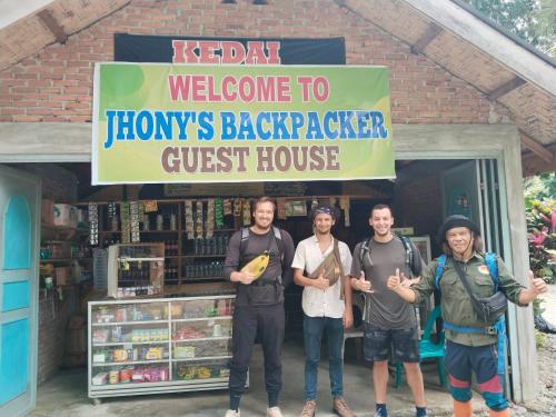 Επισκέπτες που μένουν στο Jhony's Backpacker-Guest House only stay here book treking with us