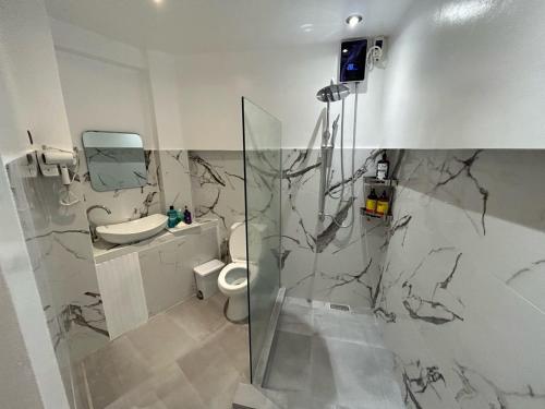 a bathroom with a toilet and a sink at Scenery Resort & Spa in Ulot