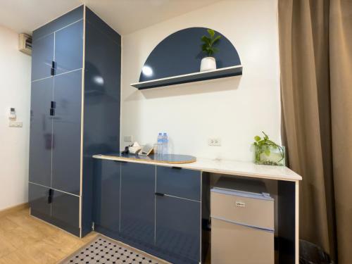 Dapur atau dapur kecil di Breezewood Bangkok Hotel