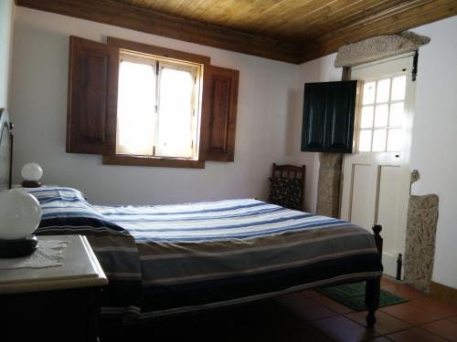 Postel nebo postele na pokoji v ubytování Moinho da Cruz