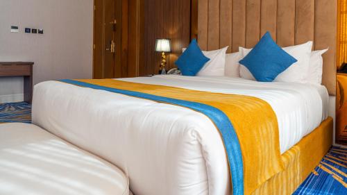 Katil atau katil-katil dalam bilik di Novo Hotel