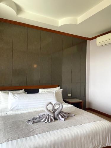a bed with two ropes on top of it at Kai Bae Beach Resort Koh Chang in Ko Chang