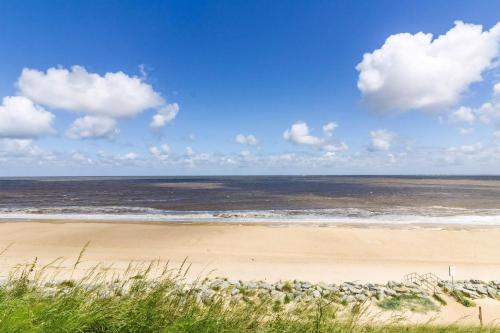 a view of a beach with the ocean at Lovely Caravan With Large Decking And Wi-Fi In Norfolk Ref 50053K in Great Yarmouth