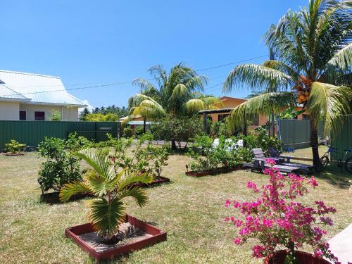 Taman di luar Blue Sky Self Catering