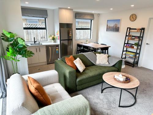 Η κουζίνα ή μικρή κουζίνα στο Cosy Modern Home - New Build in Christchurch