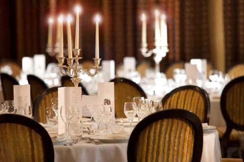a table with wine glasses and chandeliers on it at La Chartreuse Du Val Saint Esprit in Gosnay