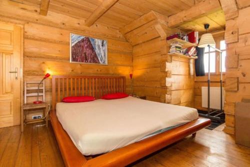 En eller flere senge i et værelse på Holzvilla Nähe Krakau