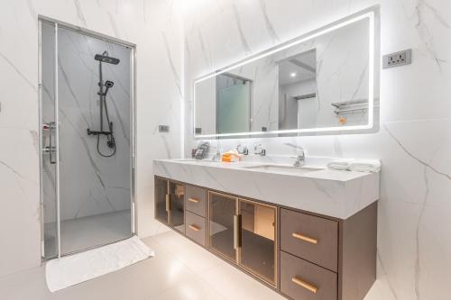 T M L-Urban 4 bedroom-independent swimming pool and KTVにあるバスルーム