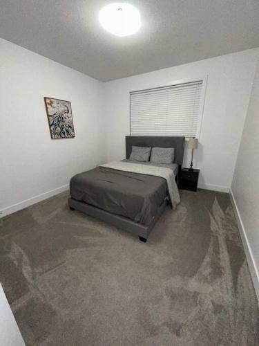 Ein Bett oder Betten in einem Zimmer der Unterkunft Spacious 3 bed 2 bath with attached garage