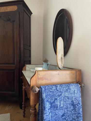 a wooden table with a mirror on a wall at GEODA Fornillos -Refugio en los Arribes del Duero in Fornillos de Fermoselle