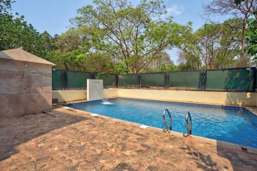 Bazén v ubytování Luxurious 2BHK With Pool nebo v jeho okolí
