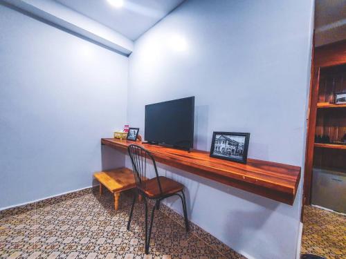 Televízia a/alebo spoločenská miestnosť v ubytovaní Moly Resort